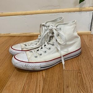 Converse Men’s 7 Women’s 9 Chuck Taylor High Top Sneakers White